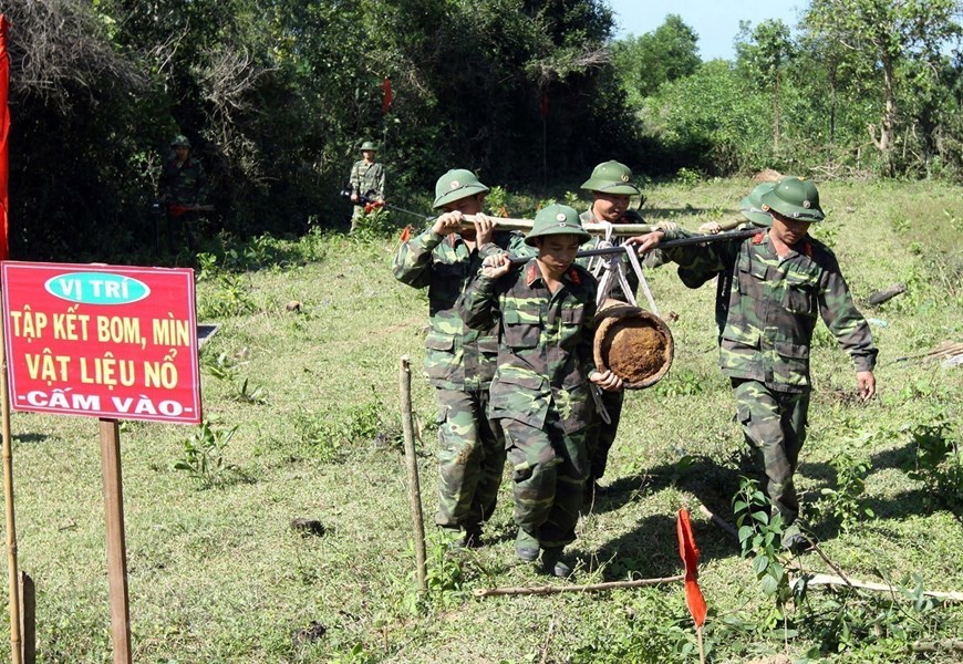 Pour faire du Vietnam un pays sans bombes et mines